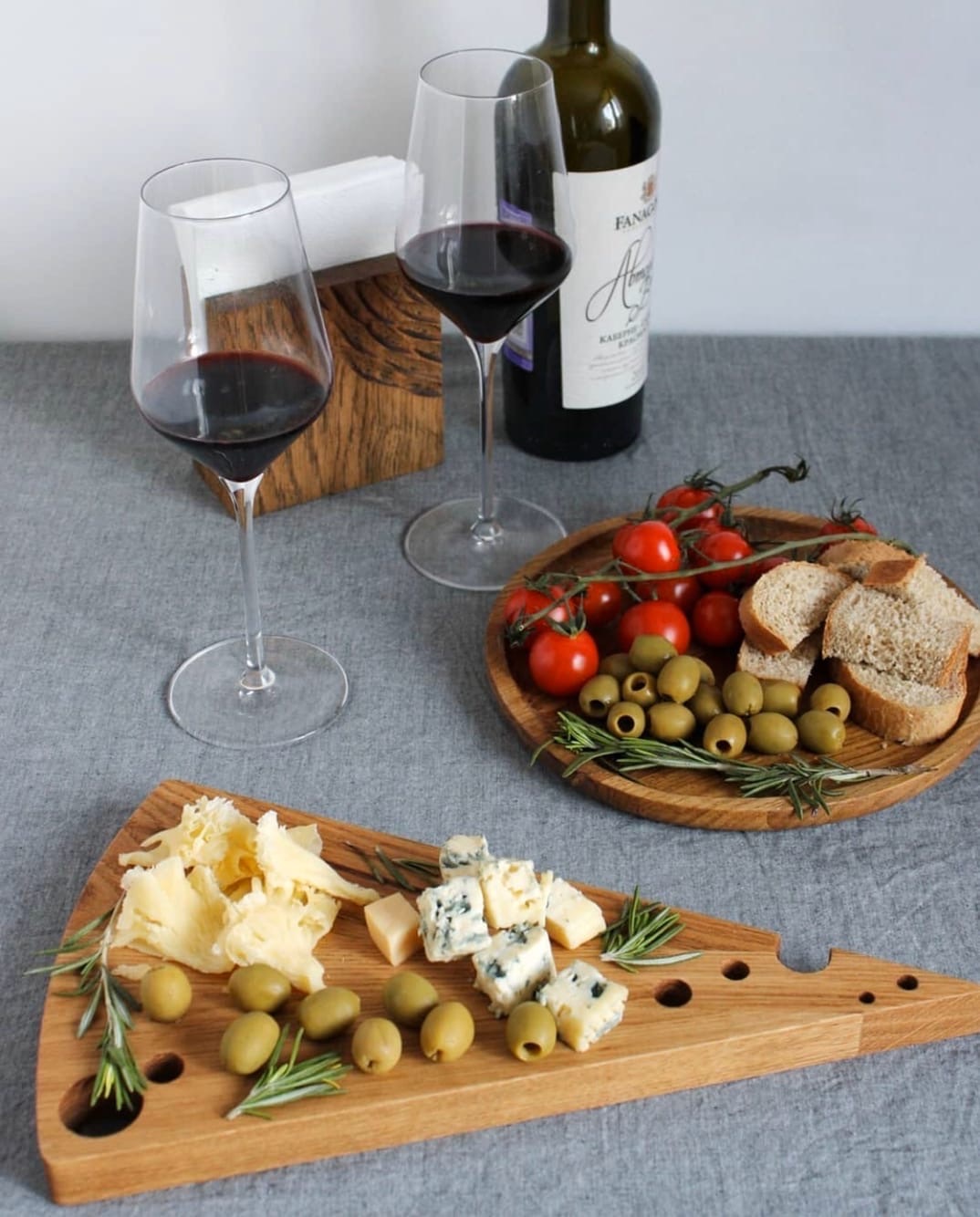 Вино и оливки